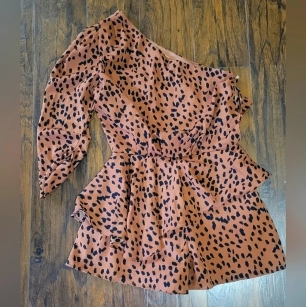 The impeccable pig One shoulder ruffled, woven romper size m - Picture 6 of 6